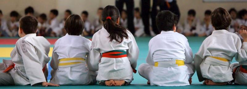 bambini ad una lezione di judo