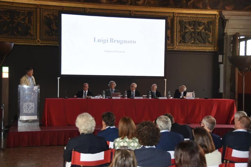 Il Sindaco Brugnaro A Palazzo Ducale Per Il Convegno I Mutamenti Del