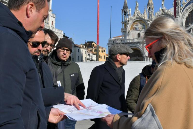 Sopralluogo dell'assessore Zaccariotto in piazza San Marco e riva Sette  Martiri: tra febbraio e marzo il via ai lavori