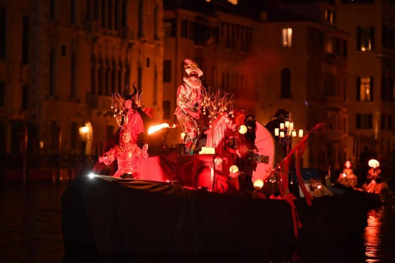 Carnevale Venezia 2023 e tutela dell'ambiente: un'ordinanza del sindaco  vieta l'utilizzo di coriandoli in plastica e di altri prodotti similari