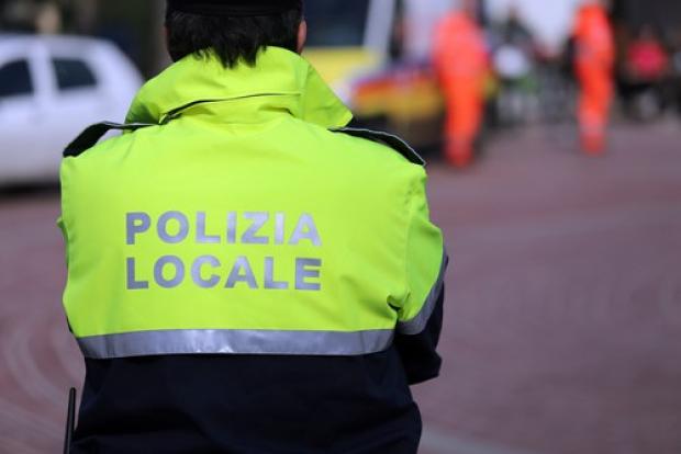 Polizia Locale: Arrestato A Favaro Uno Spacciatore Con Base Operativa ...