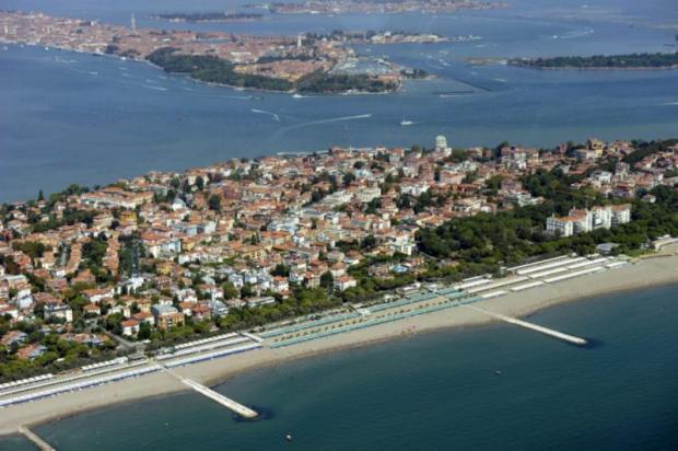 immagine dall'alto del Lido di Venezia