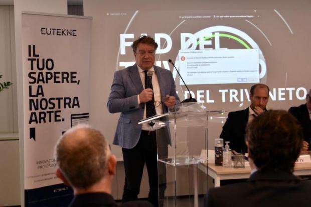 un momento dell'intervento di De Martin