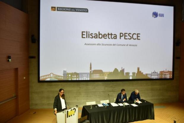 un momento dell'intervento della Pesce