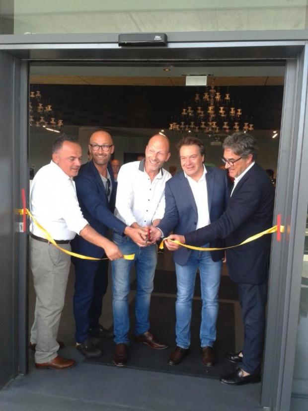 il taglio del nastro