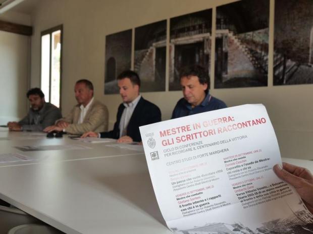 un momento della conferenza stampa