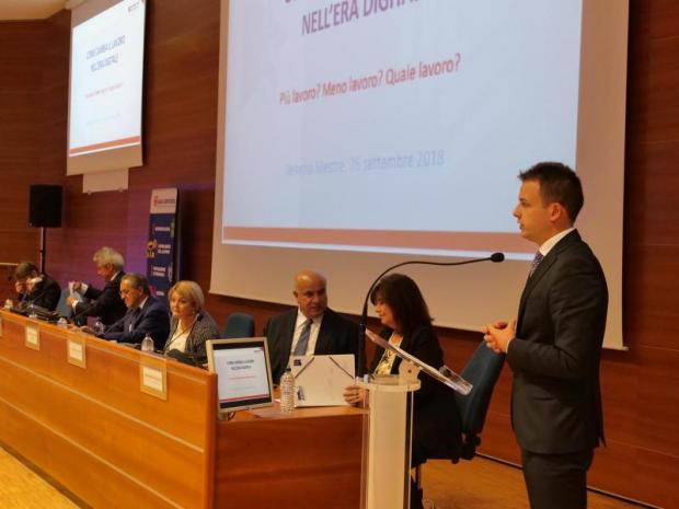 un momento dell'intervento di Venturini