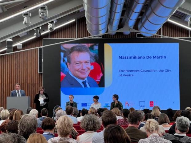 un momento dell'intervento di De Martin