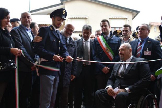taglio del nastro alla sede Fer.Vi.Cr.eDo