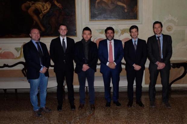 la foto ufficiale dell'incontro