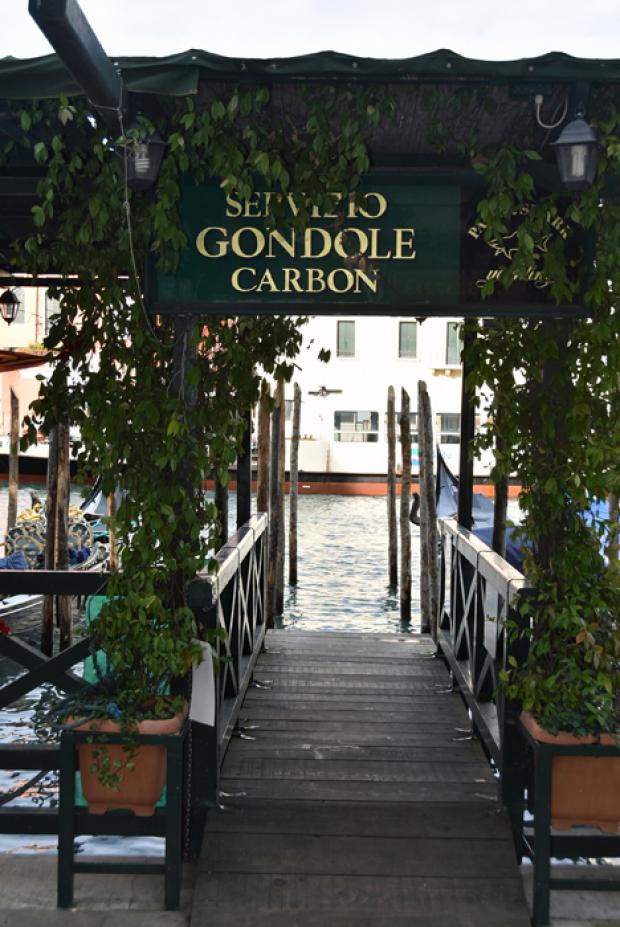 Immagine stazio gondole di Riva del Carbon