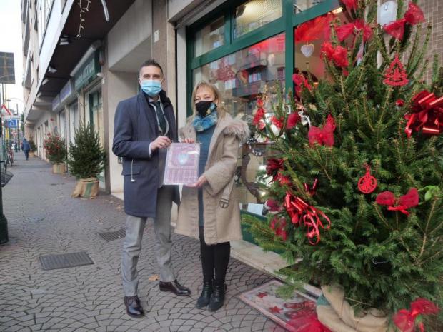 foto con assessore e titolare