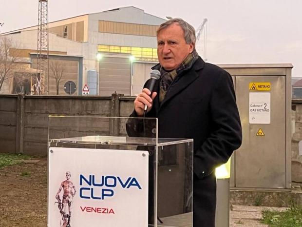 un momento de discorso del sindaco