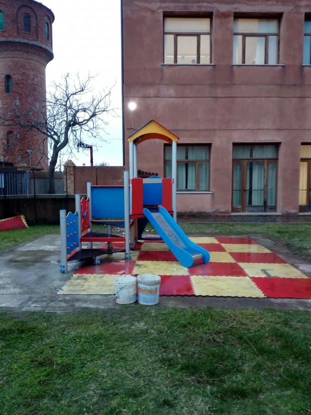 La nuova struttura ludica nella scuola per l'infanzia Zendrini di Pellestrina