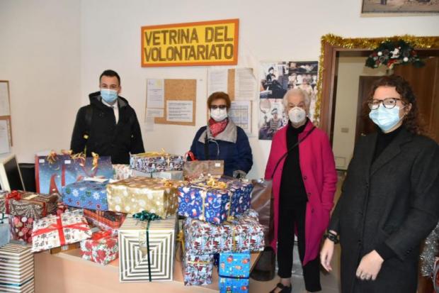 Scatole di Natale”: il ringraziamento dell'assessore Venturini ai volontari  dei Centri di raccolta del Centro storico