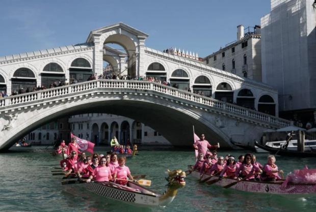 Il corteo dragon boat