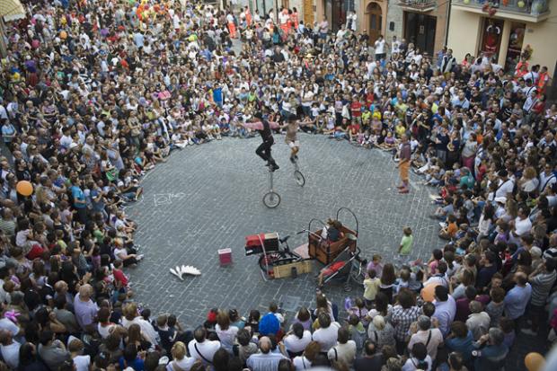 Spettacolo giocolieri