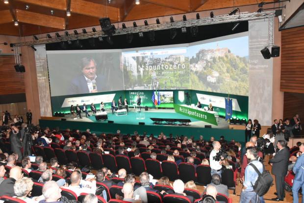 il sindaco ad assemblea Anni