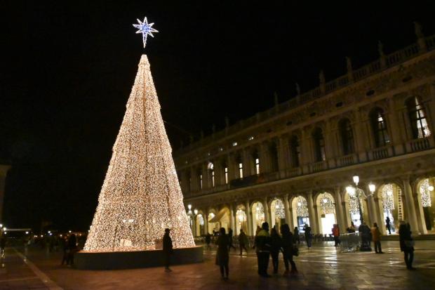 Immagini Di Luci Natalizie.Si Accende Di Luci Il Natale Veneziano Comune Di Venezia Live Le Notizie Di Oggi E I Servizi Della Citta