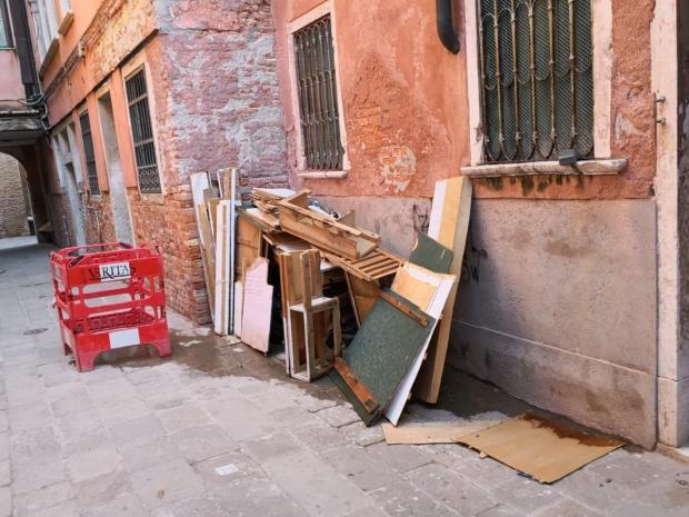 Rifiuti abbandonati