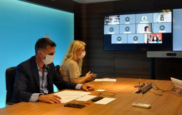 la conferenza in sala telepresence