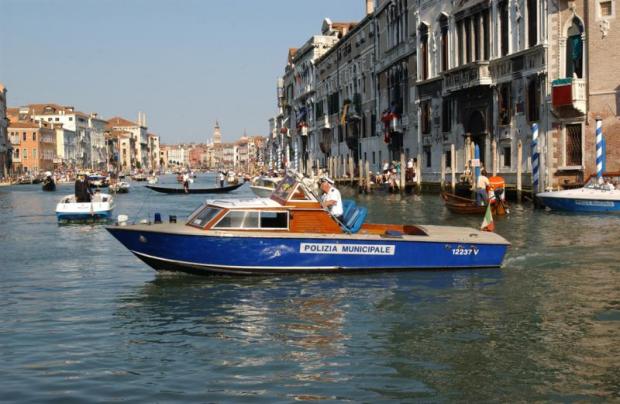 Foto d'archivio vigili a Venezia