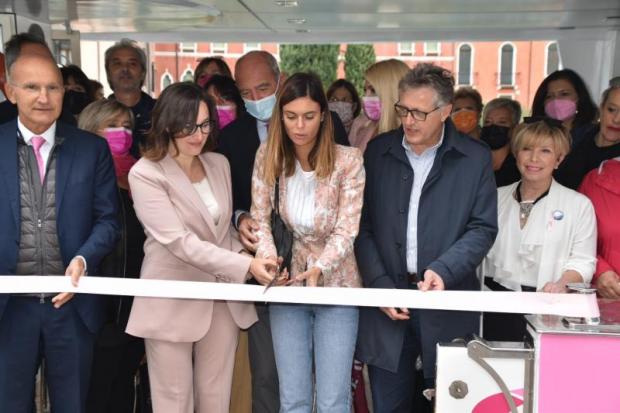 Inaugurazione vaporetto rosa