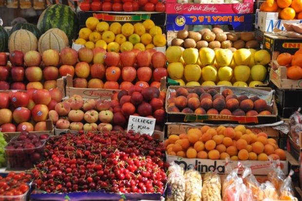 frutta e verdura al mercato