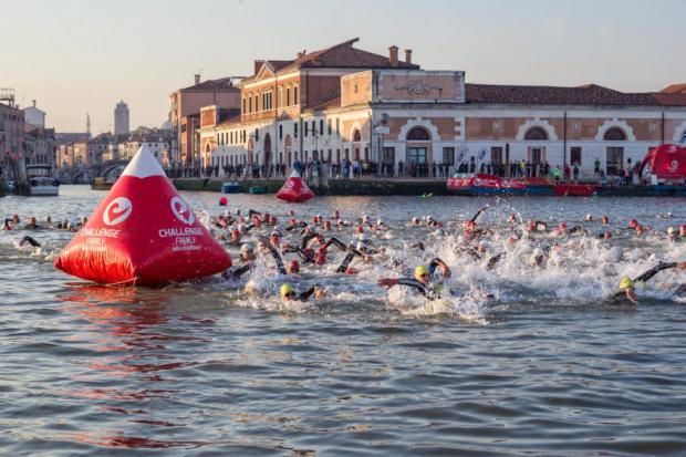 Immagine d'archivio Challenge Venezia 2017: nuotatori a San Giobbe