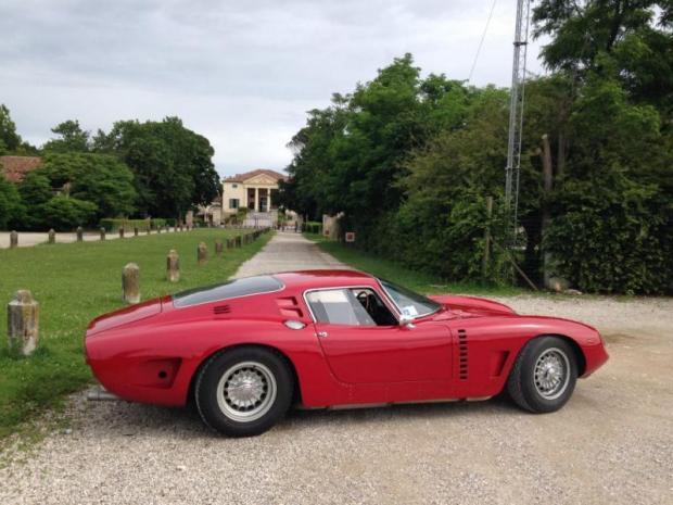 Un'auto d'epoca