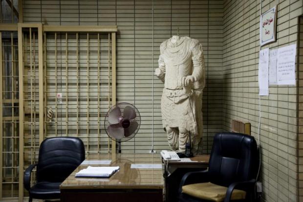un'immagine della mostra - ufficio di Bagdad 2011