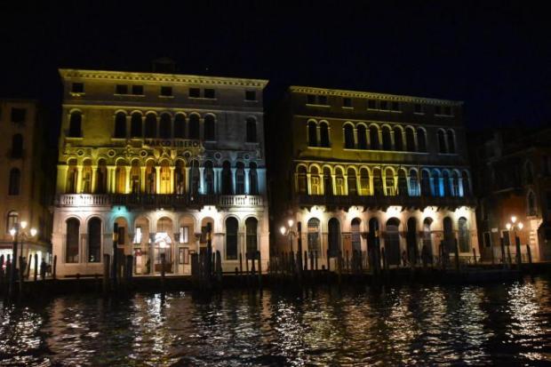 ca' farsetti con i colori ucraini