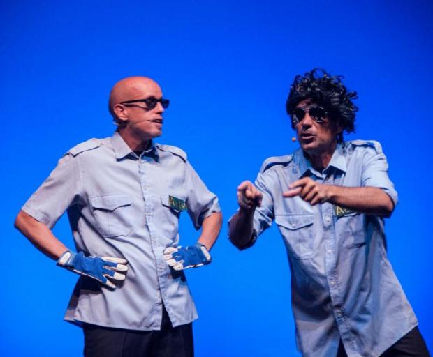 Gli attori Carlo e Giorgio in scena