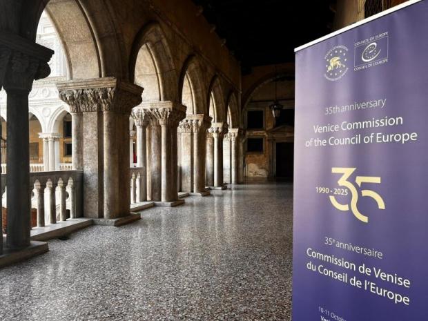 35 anni commissione Venezia