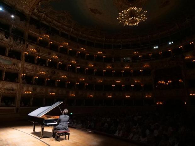 Concerto Fenice, pianista sul palco