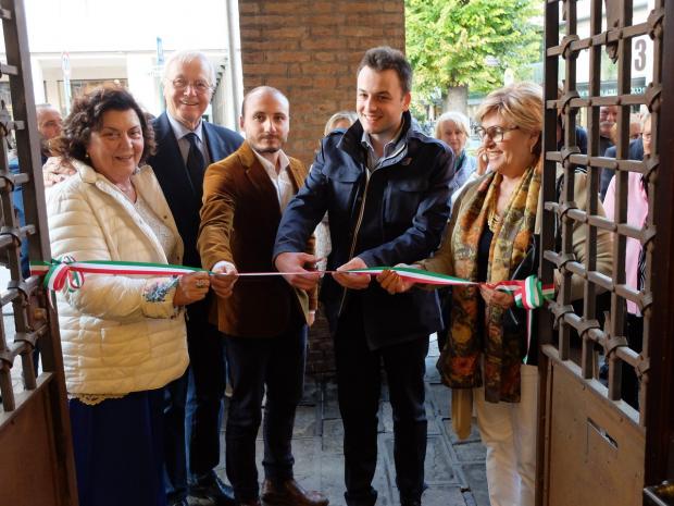 Venturini al taglio del nastro