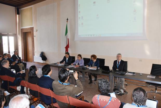 Assessore De Martin al tavolo dei relatori e pubblico
