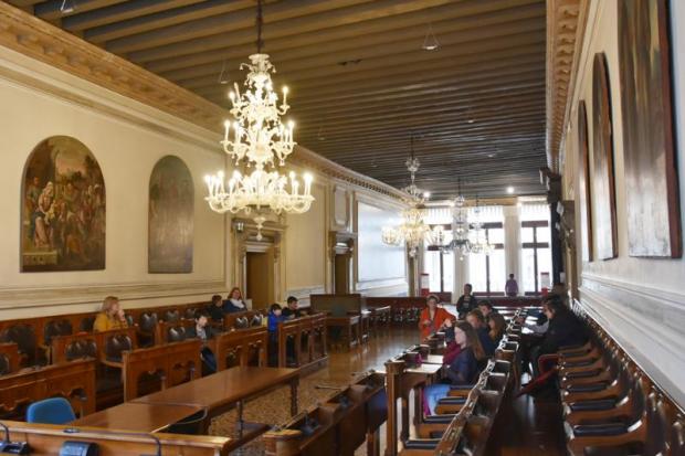 studenti I A scuola Calvi in sala consiliare a Ca' Farsetti