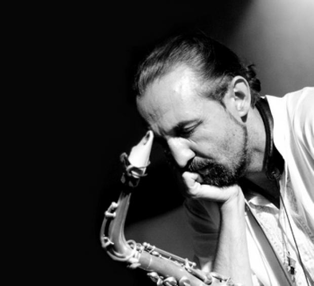 Dimitri Grechi Espinoza Dimitri Grechi Espinoza con il suo saxofono