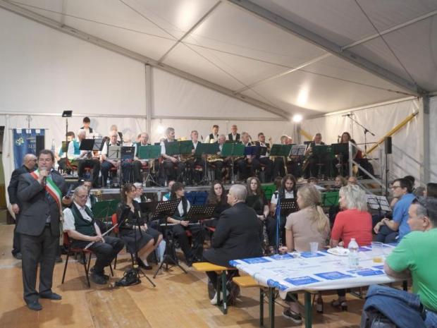 festa di maggio: assessore e banda