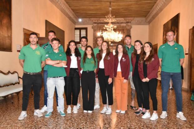 Foto di gruppo equipaggi