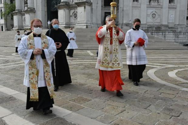 Patriarca con reliquia