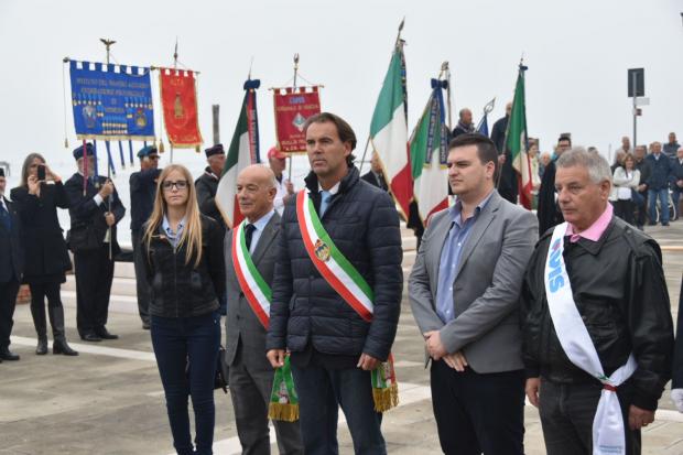 Autorità alla commemorazione affondamento motonave Giudecca a Pellestrina