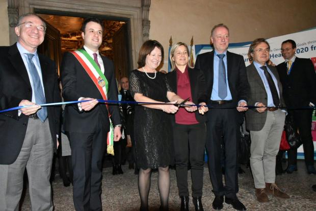 Il taglio del nastro della nuova sede OMS a Venezia
