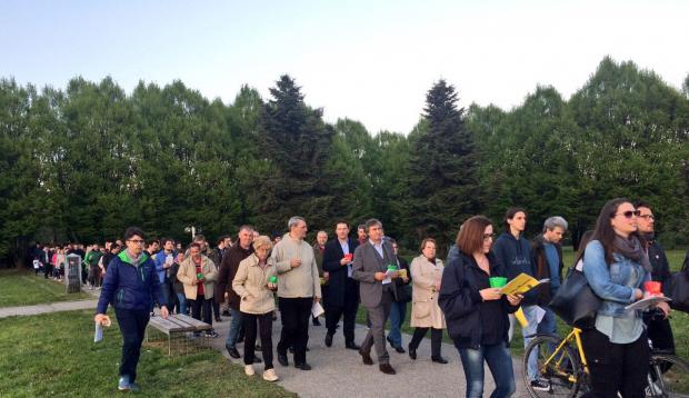 Il sindaco Brugnaro con il Patriarca Moraglia alla via Crucis della Pastorale Giovanile di Venezia al Parco Albanese