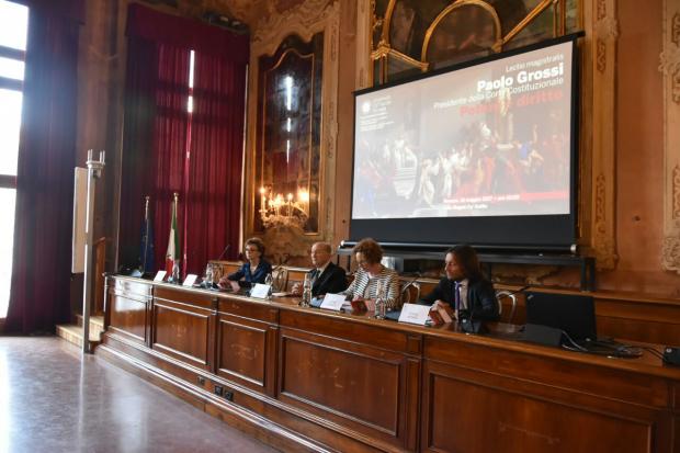 Tavolo dei relatori a Ca' Dolfin per la lectio magistralis di Paolo Grossi