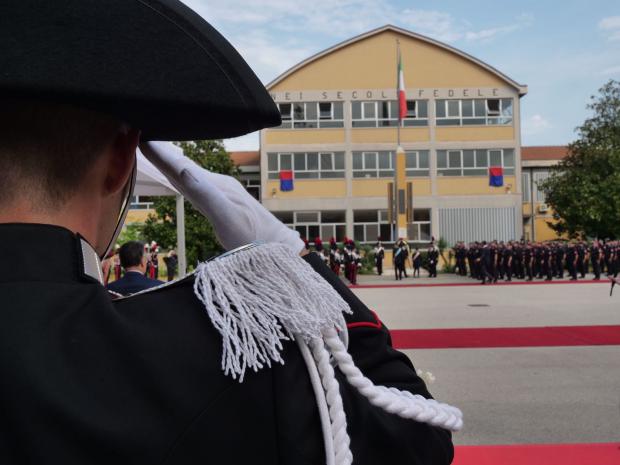 Carabiniere sull'attenti