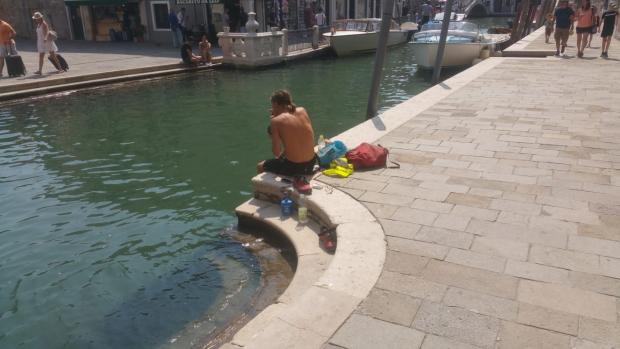 Il turista olandese multato