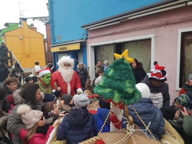 babbo natale e gli elfi