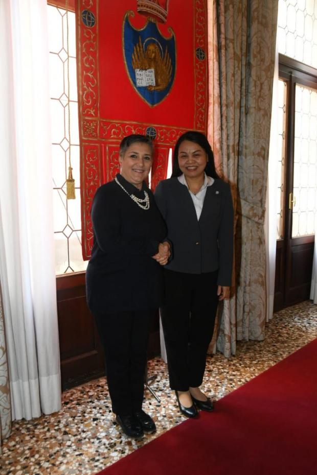 Vicesindaco Luciana Colle e ambasciatrice del Viet Nam in Italia, Nguyen Thi Thu Ha